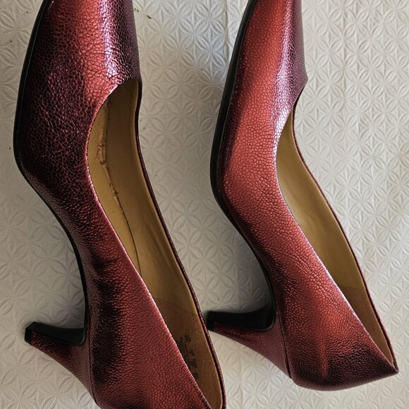 "Ruby Slippers" = Naturalizer red metallic leather pumps - Picture 2 of 5